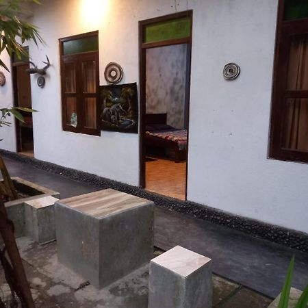 Suninn Hostel And Surf School Weligama Bagian luar foto