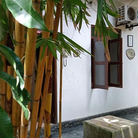 Suninn Hostel And Surf School Weligama Bagian luar foto