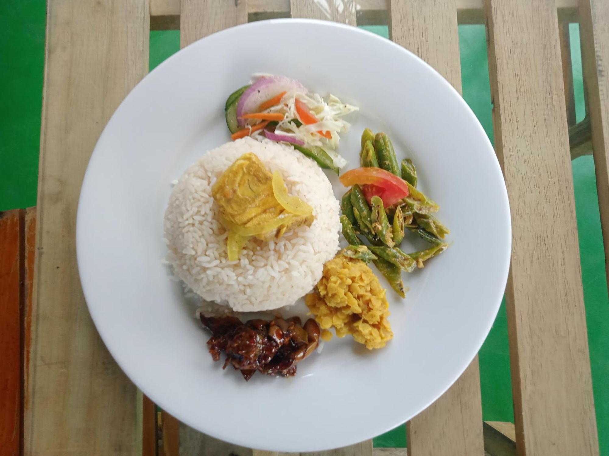 Suninn Hostel And Surf School Weligama Bagian luar foto