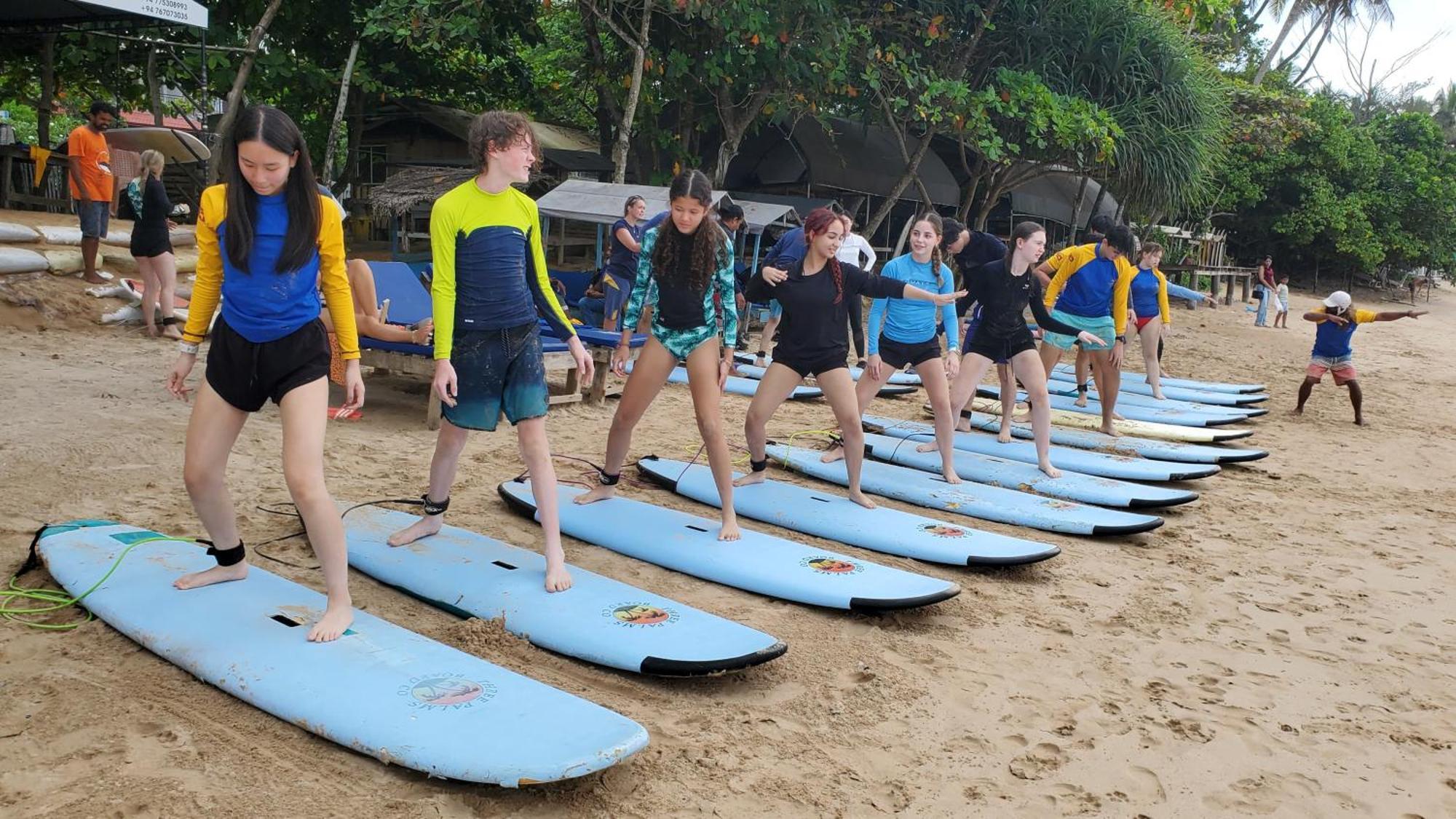 Suninn Hostel And Surf School Weligama Bagian luar foto