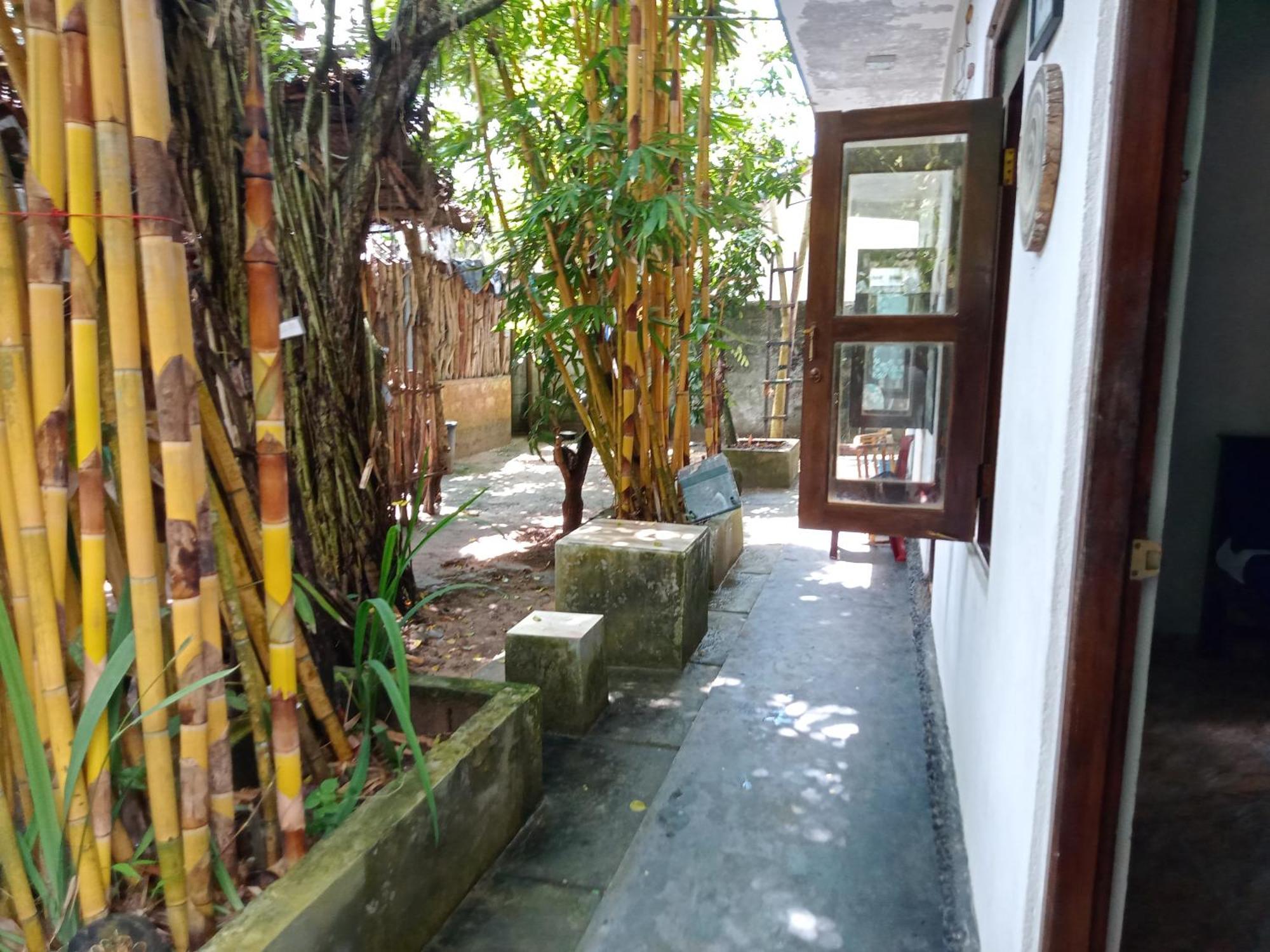 Suninn Hostel And Surf School Weligama Bagian luar foto